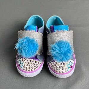 Twinkle toes Toddler girls Blue flower Pom Light Up Skecher’s Sneakers Size 6